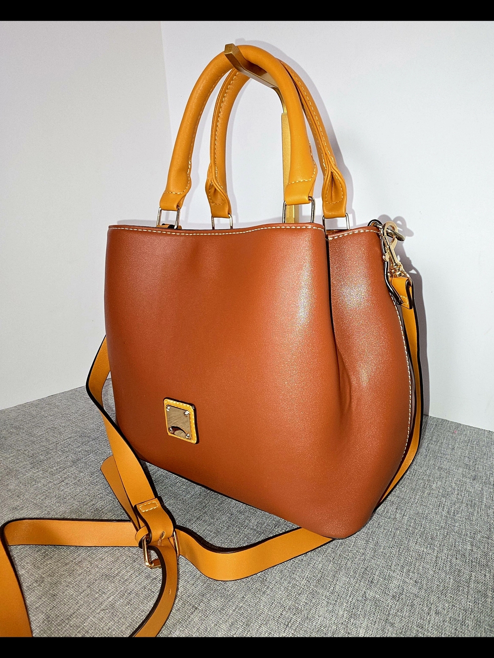Women’s Two-Tone Tan Leather Handbag With Shoulder Strap